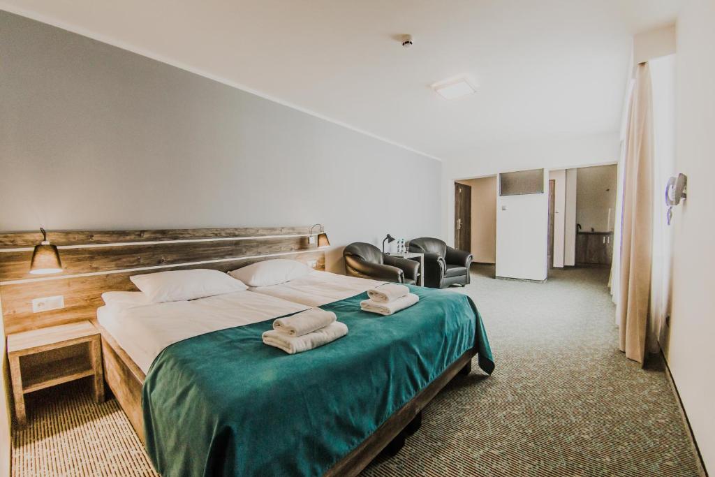 Postel nebo postele na pokoji v ubytování Hotel Giżycko
