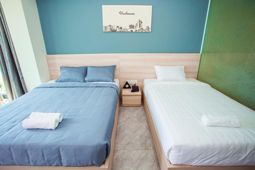 Postel nebo postele na pokoji v ubytování Moonlight Bay Hotel & Apartment
