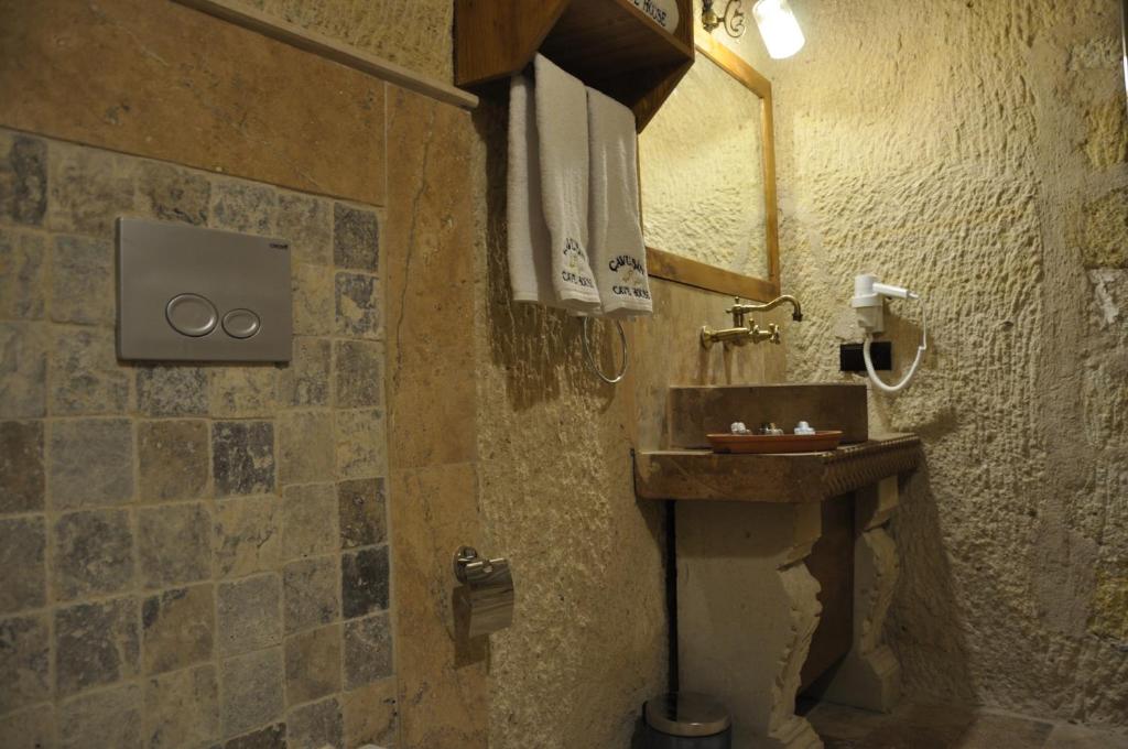 Koupelna v ubytování Çavuşin Cave House-Cappadocia