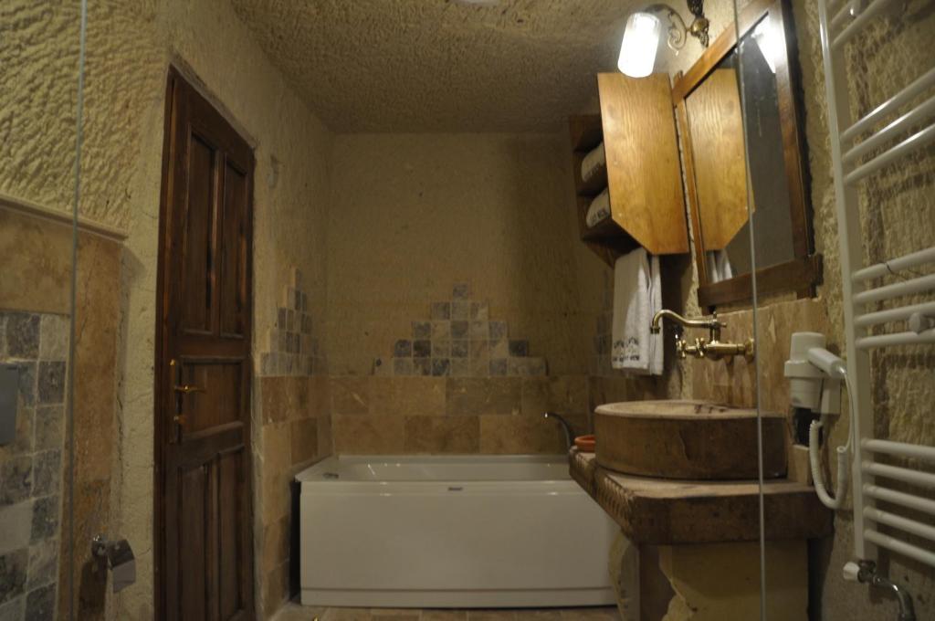 Koupelna v ubytování Çavuşin Cave House-Cappadocia