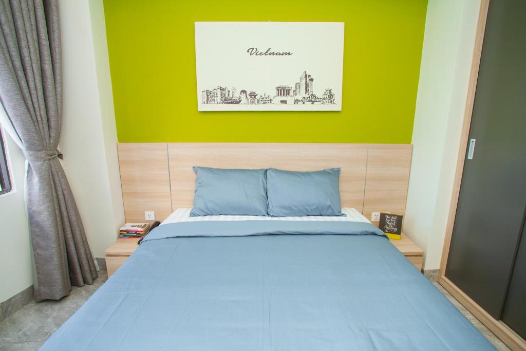 Postel nebo postele na pokoji v ubytování Moonlight Bay Hotel & Apartment