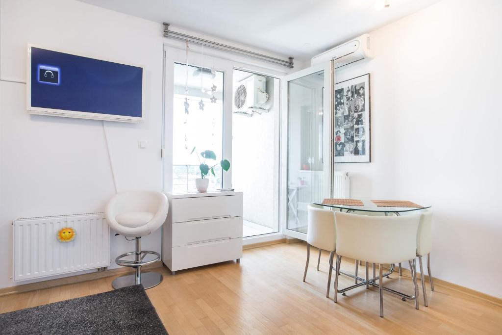 Cozy & Modern Studio with Balcony - Departamento