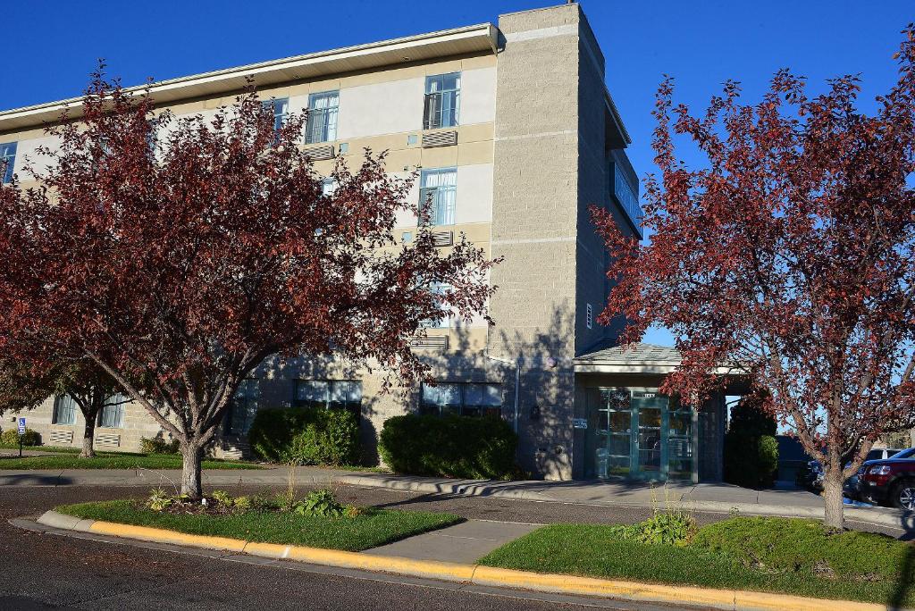 a building with two trees in front of it at The Great Falls Inn By Riversage in Great Falls