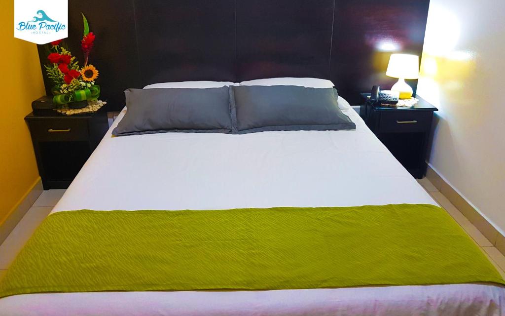 Postel nebo postele na pokoji v ubytování Hostal Blue Pacific