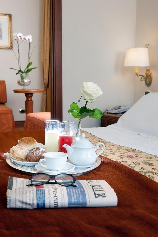 Ένα ή περισσότερα κρεβάτια σε δωμάτιο στο Pinewood Hotel Rome
