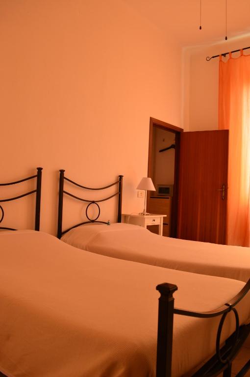 A bed or beds in a room at Il Giardino Nel Parco R&B