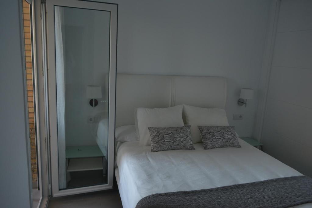 A bed or beds in a room at Apartamento Playa Victoria - Cádiz