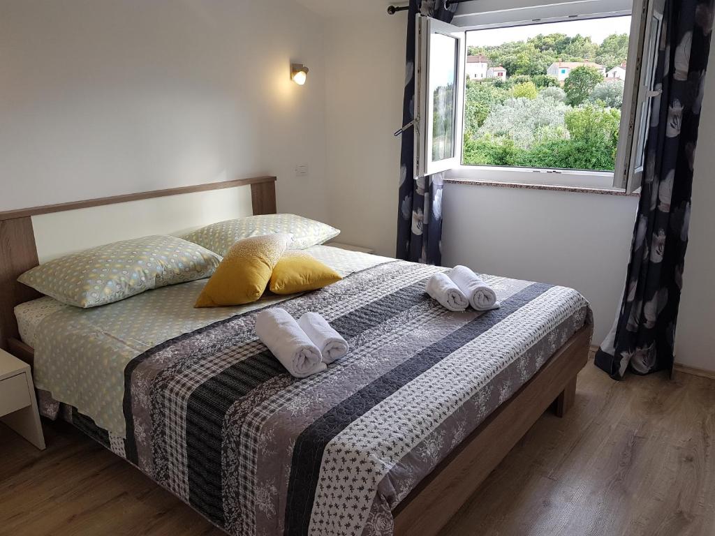 Postel nebo postele na pokoji v ubytování Apartmani Nora Štinjan