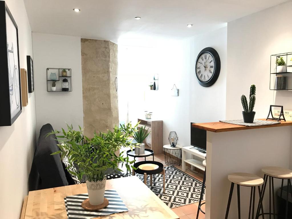 Apartment Superbe Appart T2 Centre Historique Tram Situation Ideale Montpellier France Booking Com
