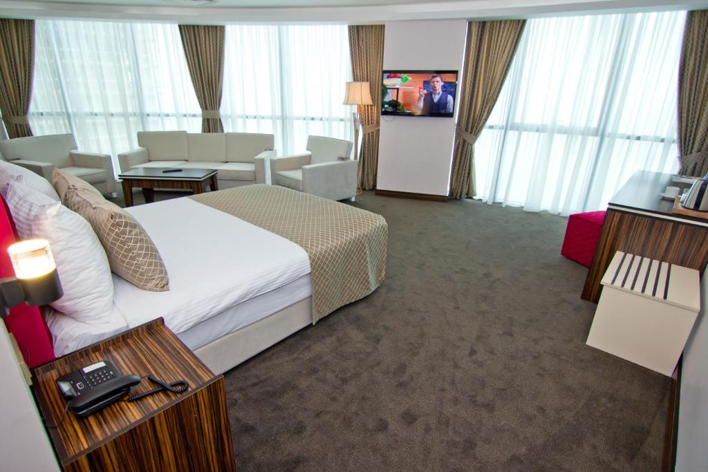 Sky Tower Hotel - Deluxe Double Room With Sea View