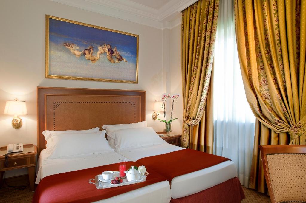 Ένα ή περισσότερα κρεβάτια σε δωμάτιο στο Pinewood Hotel Rome