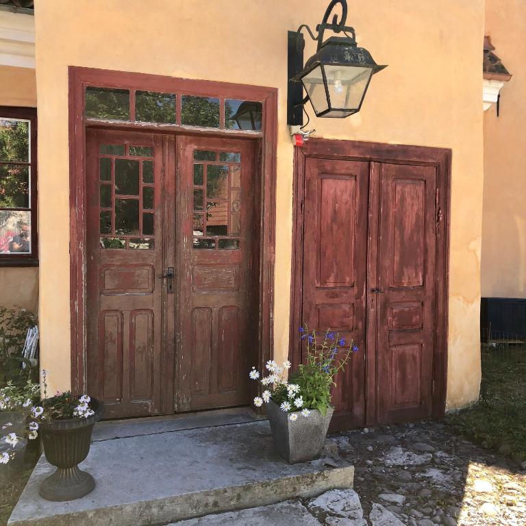 an entrance to a house with two doors and a lamp at Specksrum 3 in Visby