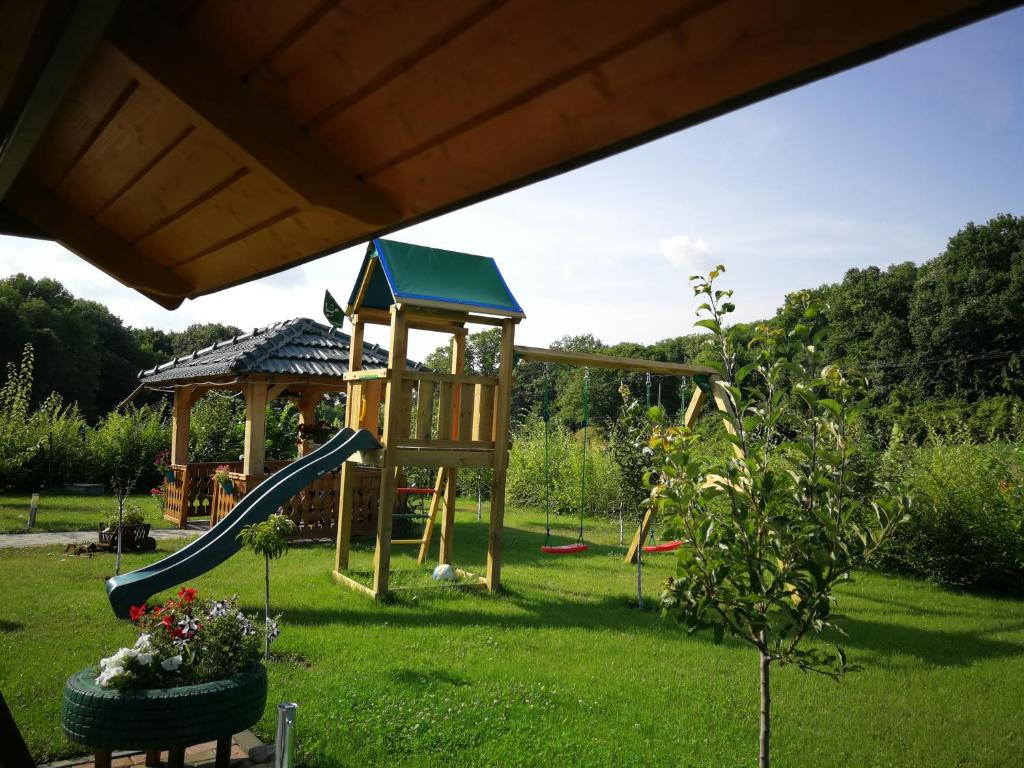 Herní místnost nebo prostor pro děti v ubytování Agropensiunea Valea Fagilor