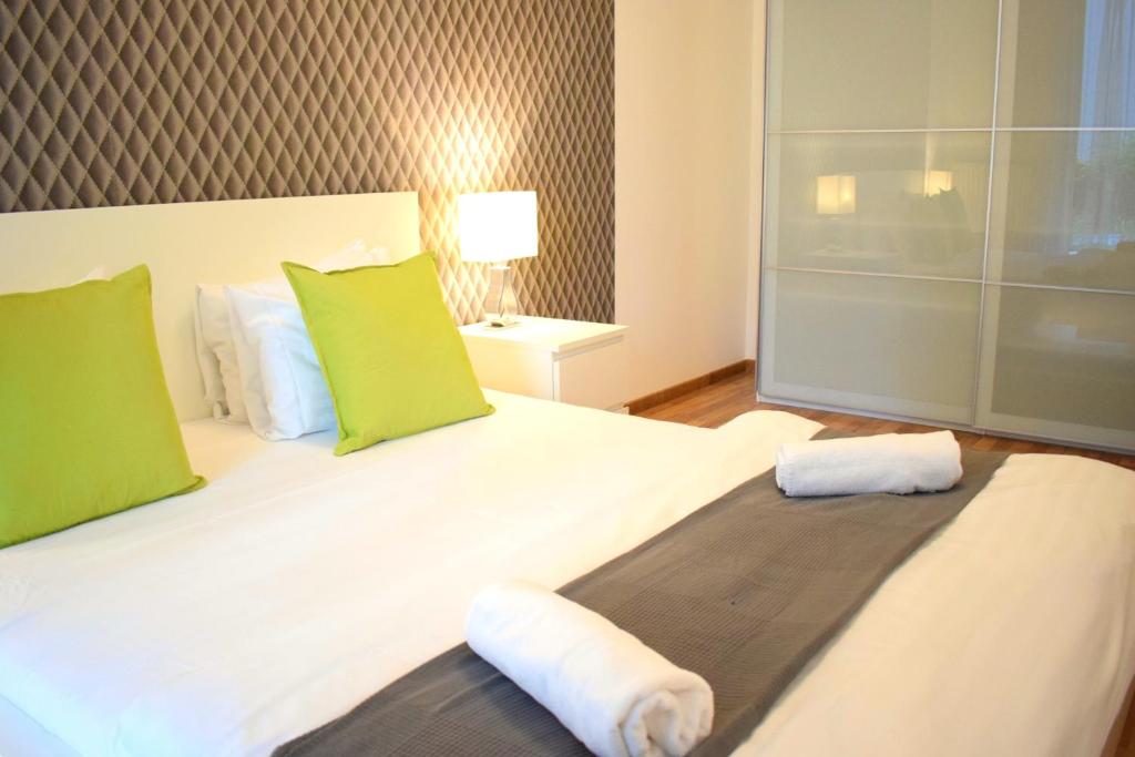 Posteľ alebo postele v izbe v ubytovaní Corvin Center Suites