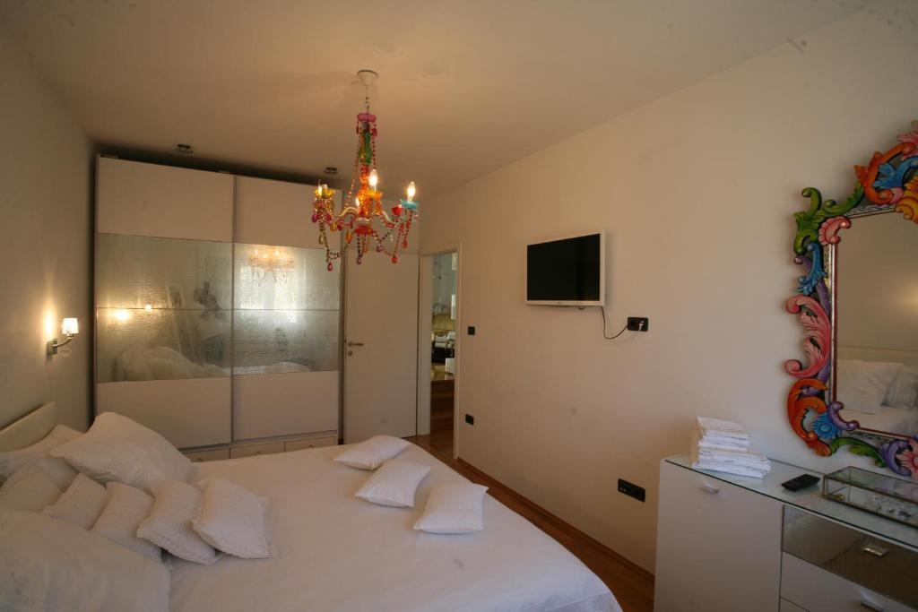 Postel nebo postele na pokoji v ubytování Domus Apartments