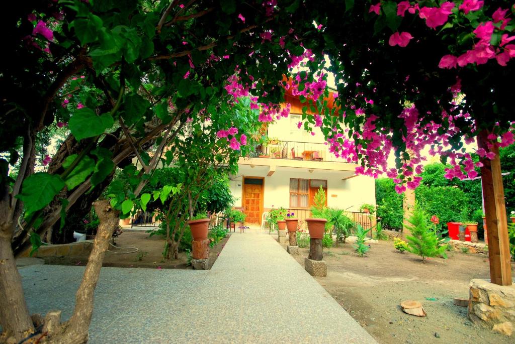 Zahrada ubytování Cemils Guest House