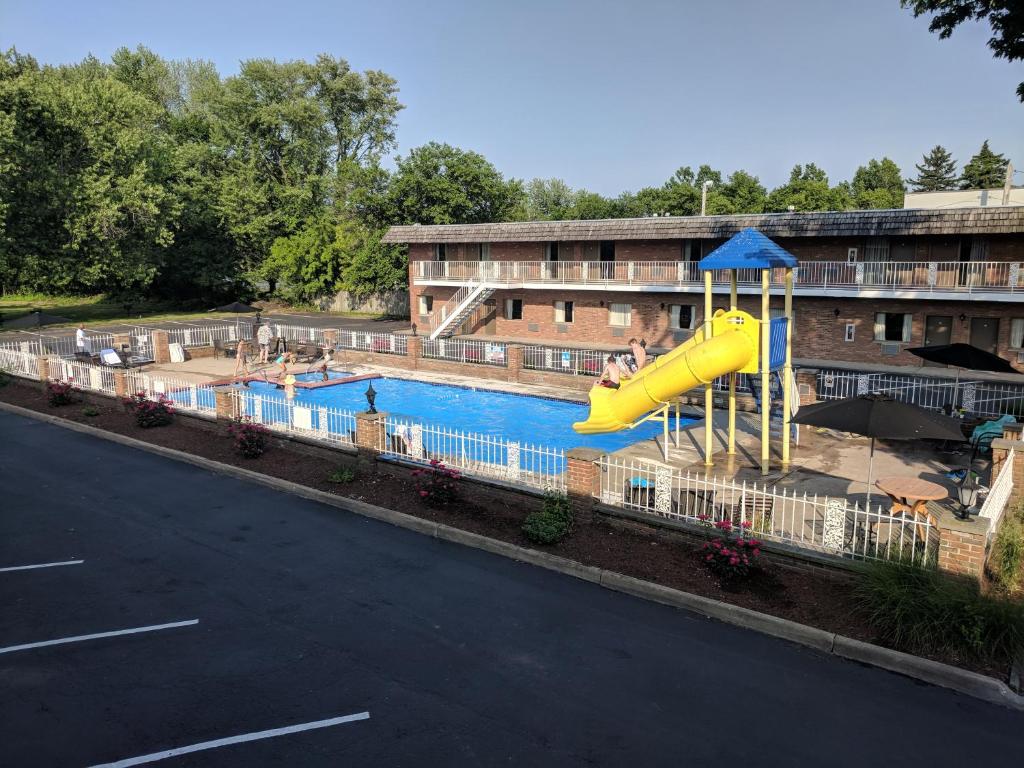 a pool with a slide in front of a building at South Shore Inn in Sandusky