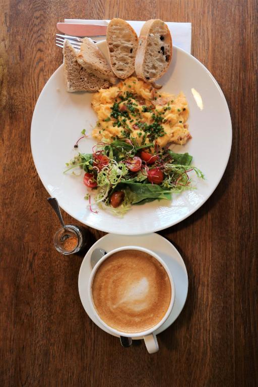 Stylish and spacious by Cooee Apartments - 15