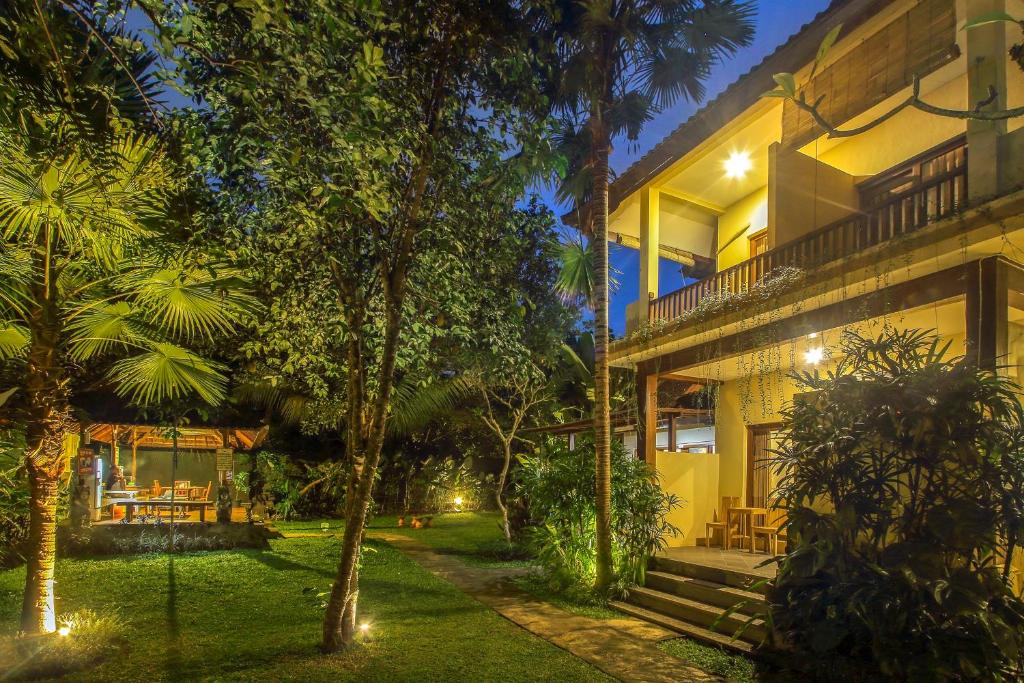 Zahrada ubytování Manggis Sari Guesthouse