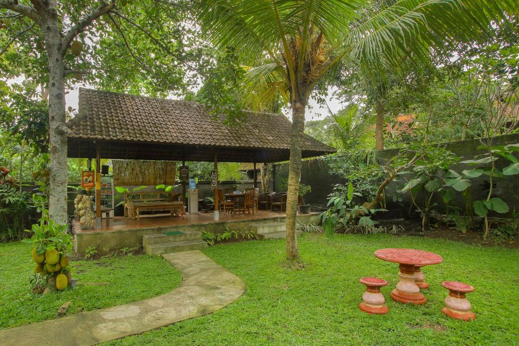 Zahrada ubytování Manggis Sari Guesthouse