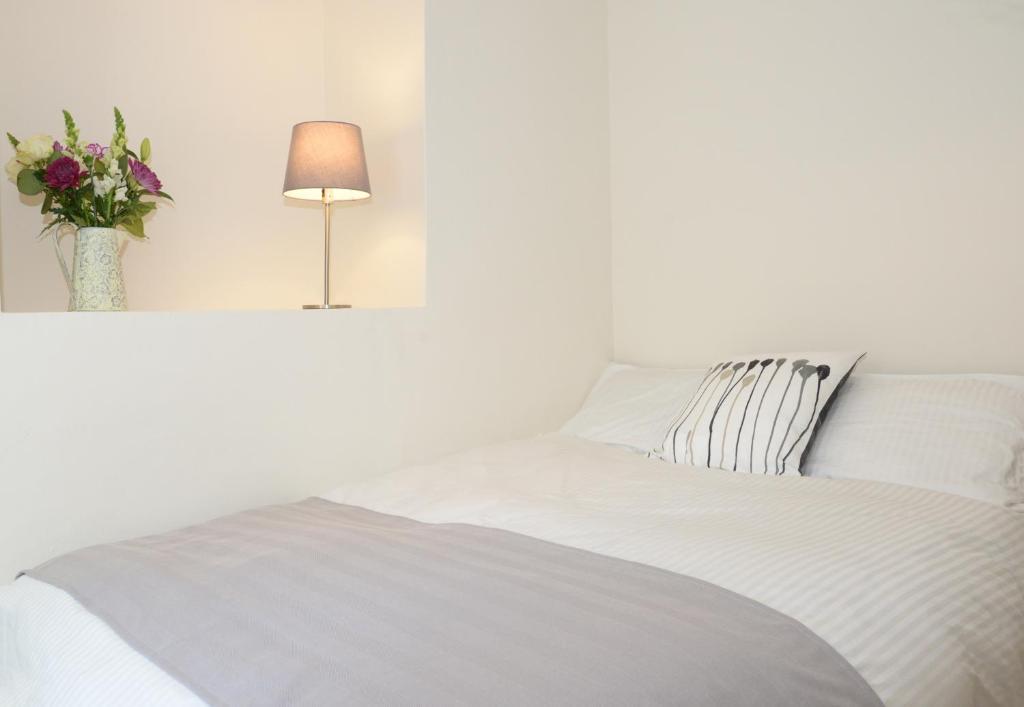 Postel nebo postele na pokoji v ubytování Gallt y Glyn Hostel