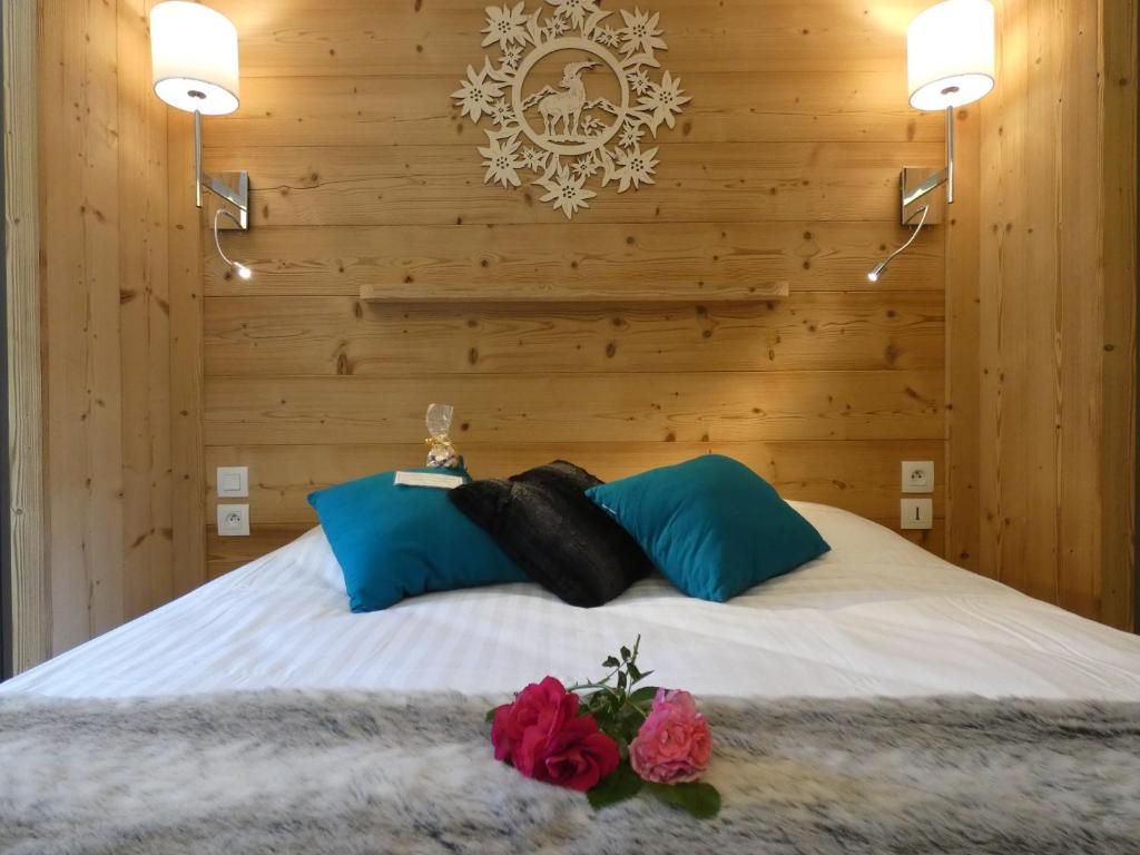 Postel nebo postele na pokoji v ubytování Hôtel Du Midi