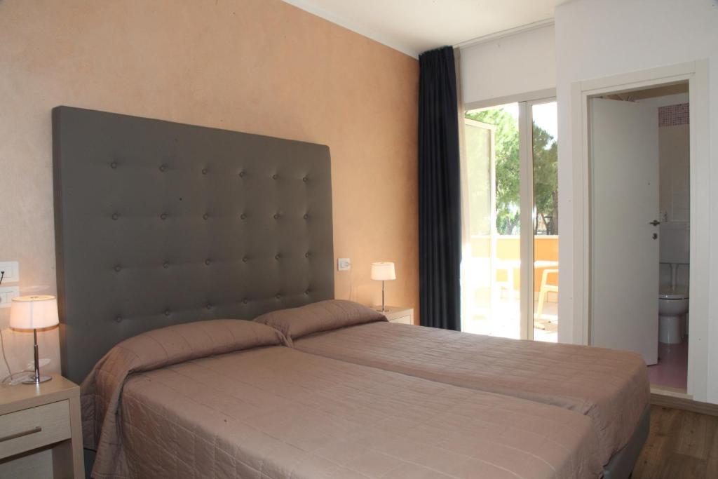 Postel nebo postele na pokoji v ubytování Hotel Garni Losanna
