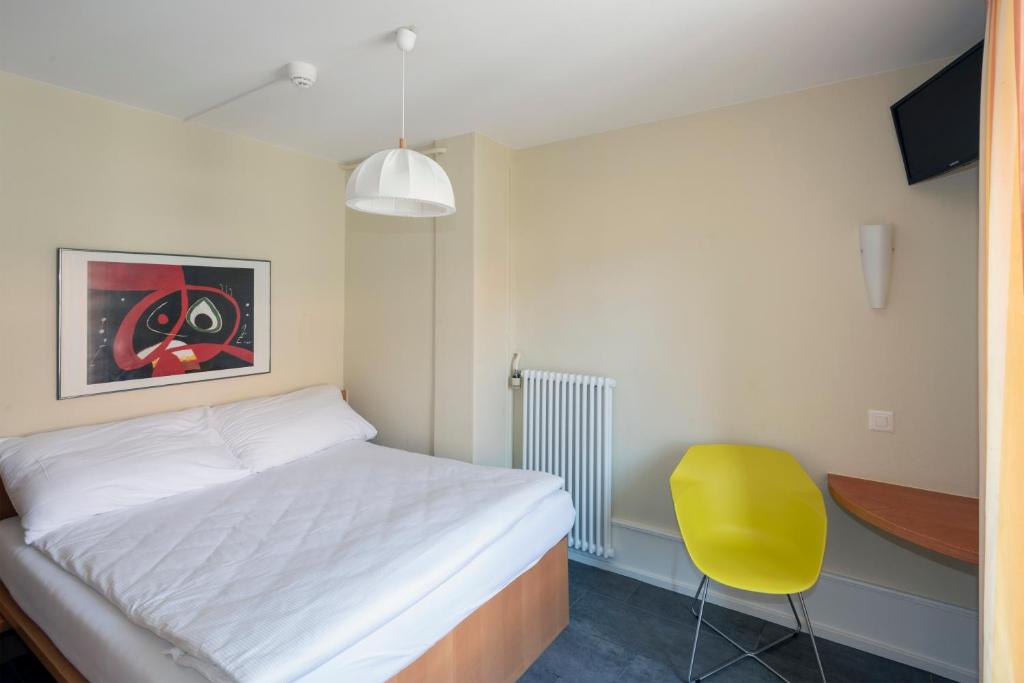 Postel nebo postele na pokoji v ubytování Hôtel du Cheval-Blanc
