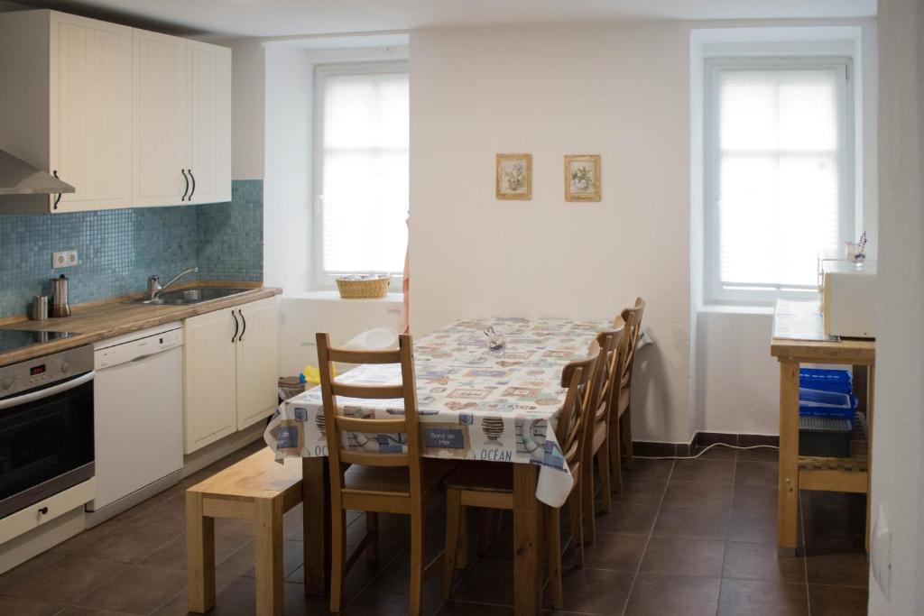 Köök või kööginurk majutusasutuses Travellers' Haven Hostel