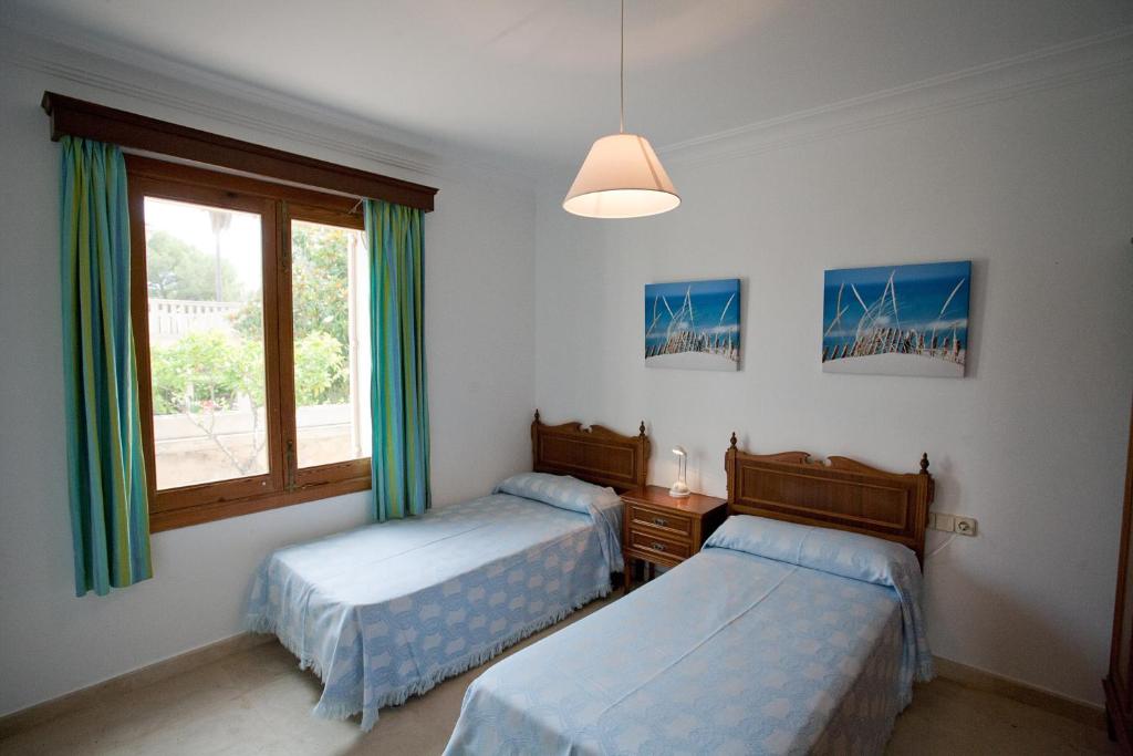 Postel nebo postele na pokoji v ubytování Villa Sa Coma