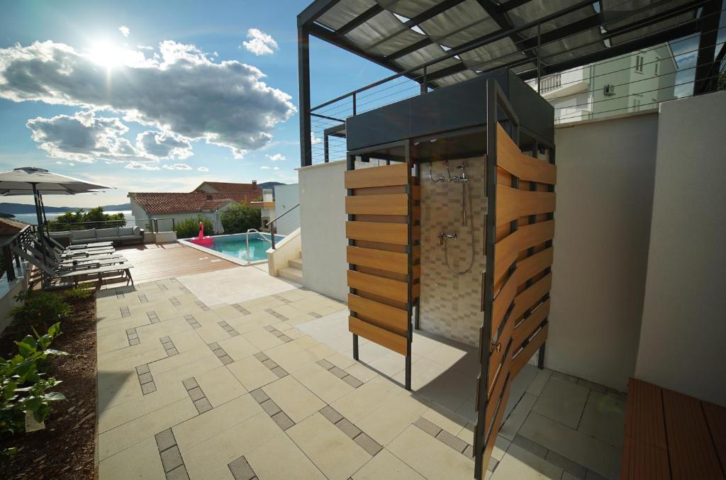 Bazén v ubytovaní Apartments Gazebo alebo v jeho blízkosti