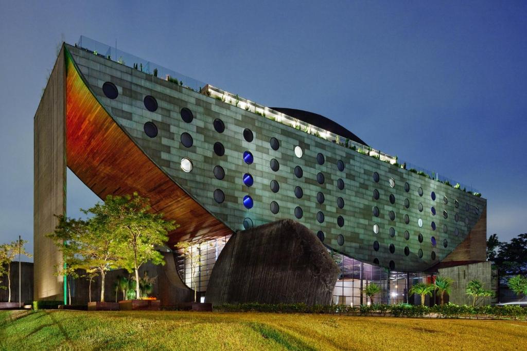 a building with aavy roof with a building at Hotel Unique in São Paulo