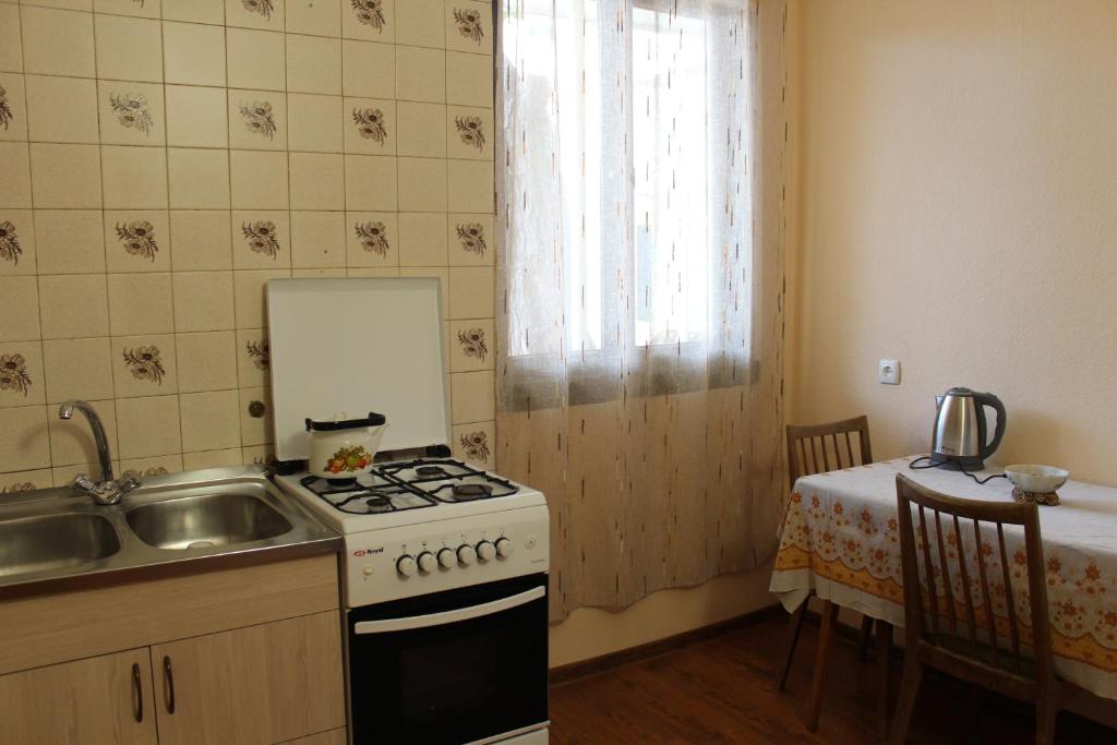 Kuchyň nebo kuchyňský kout v ubytování Guest House Stefanos