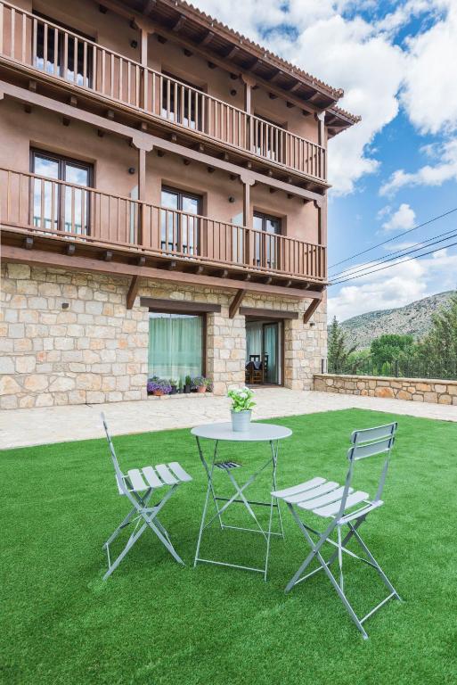 Nespecifikovaný výhled na hory nebo výhled na hory při pohledu z hotelu