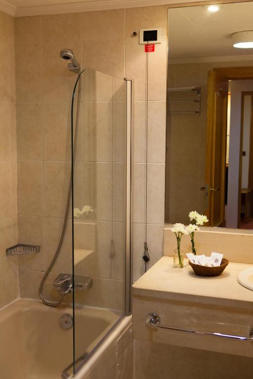 Uma casa de banho em Hotel Lusitano
