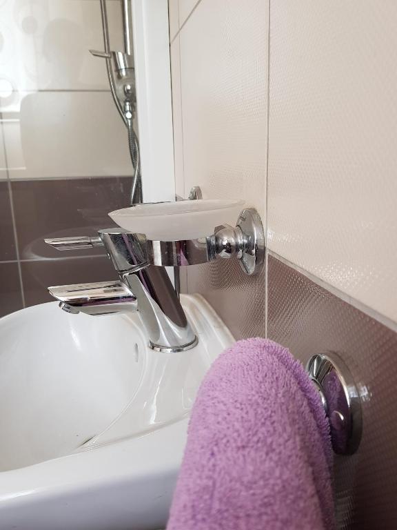 Koupelna v ubytování Rooms Leda