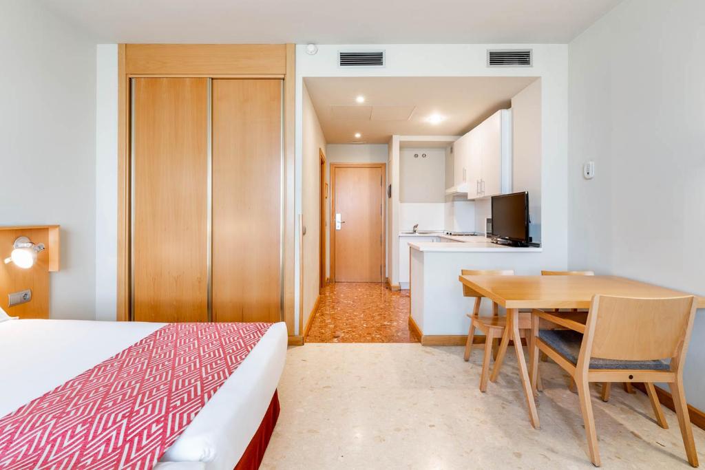 Kuchyň nebo kuchyňský kout v ubytování Aparthotel Exe Campus San Mamés
