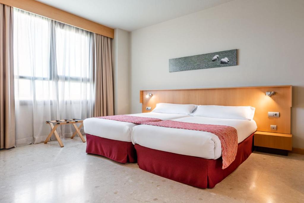 Postel nebo postele na pokoji v ubytování Aparthotel Exe Campus San Mamés
