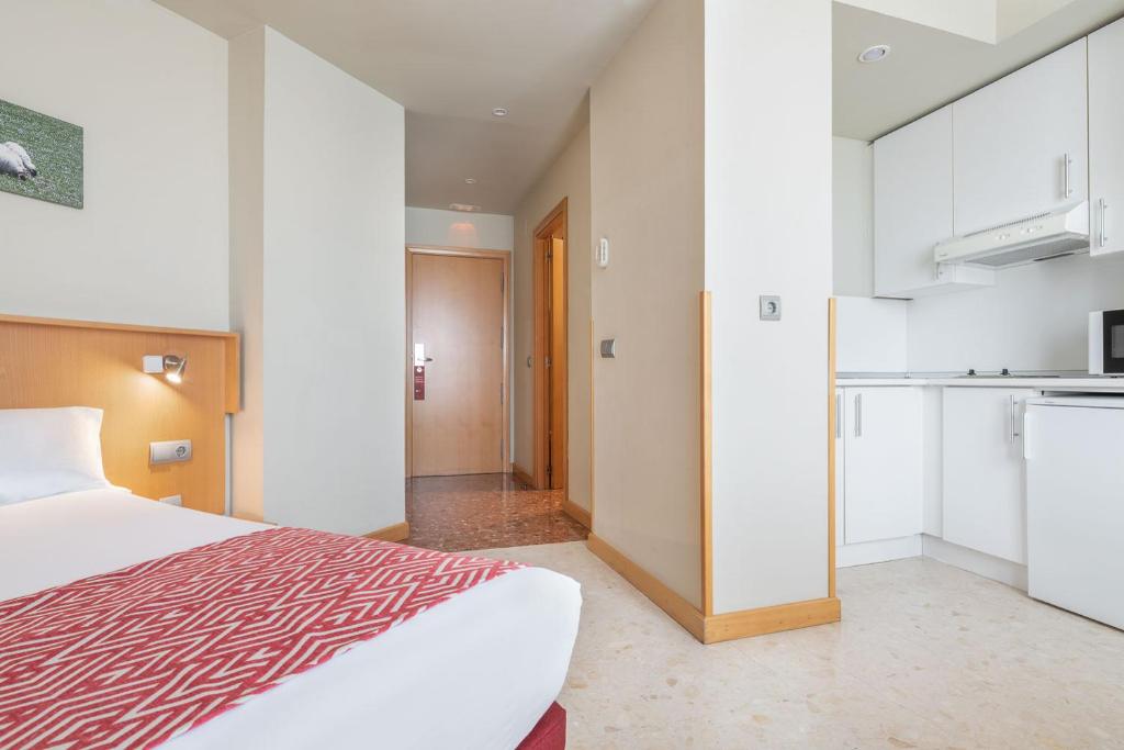 Postel nebo postele na pokoji v ubytování Aparthotel Exe Campus San Mamés