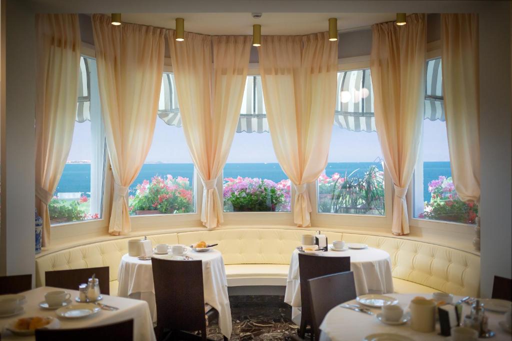 Restaurace v ubytování Hotel Le Lampare