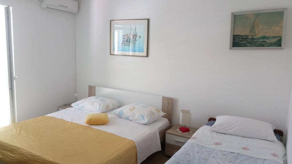 KrkaHaus - Sala Familiar Con Balcón (5 Adultos) (sin Cocina)