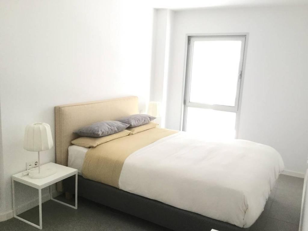 A bed or beds in a room at AMAZING DUPLEX on the beach