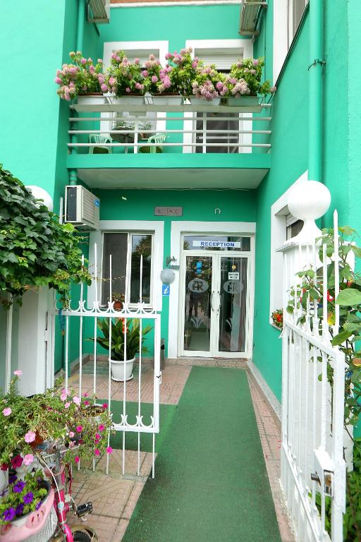 Façana o entrada de Hotel Kaduku