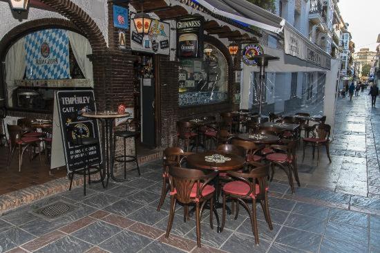 Reštaurácia alebo iné gastronomické zariadenie v ubytovaní Fuengirola Central & Beach