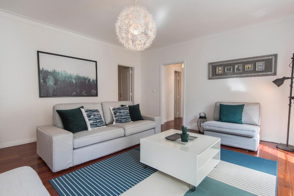 Bica Patio 3BDR Duplex by LovelyStay