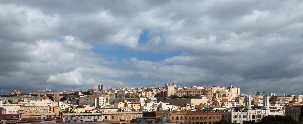 Výhľad na mesto Cagliari alebo výhľad na mesto priamo z penziónu