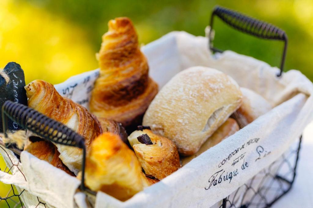 Makanan di atau di tempat lain dekat tenda glamping