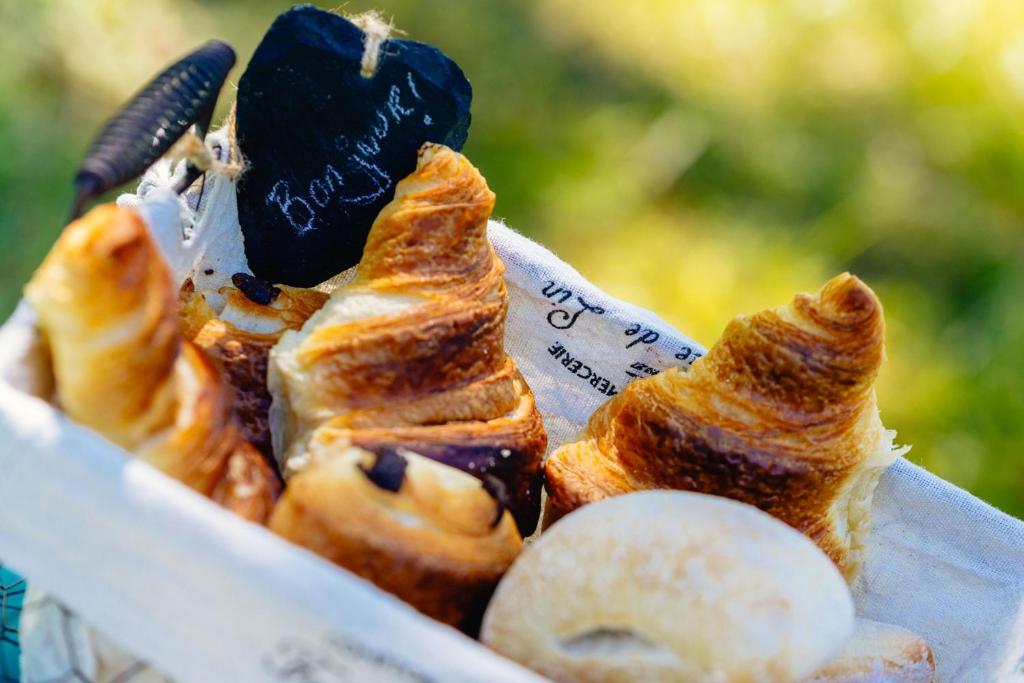 Makanan di atau di tempat lain dekat tenda glamping