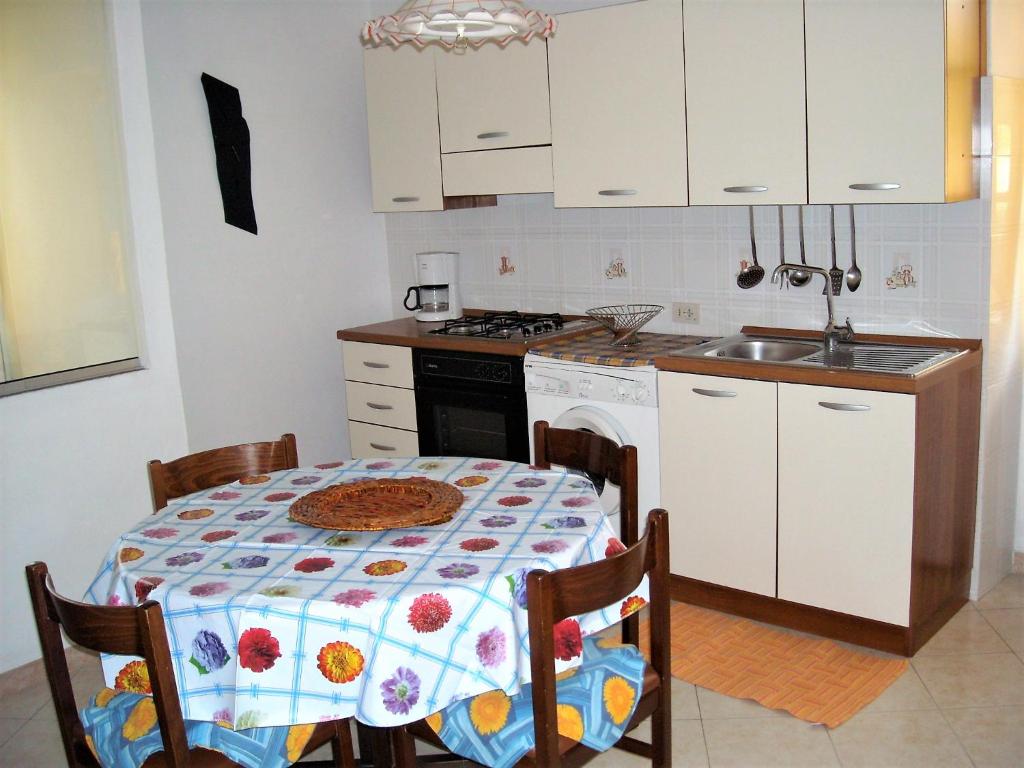 Kuchyňa alebo kuchynka v ubytovaní Alloggio Basilico