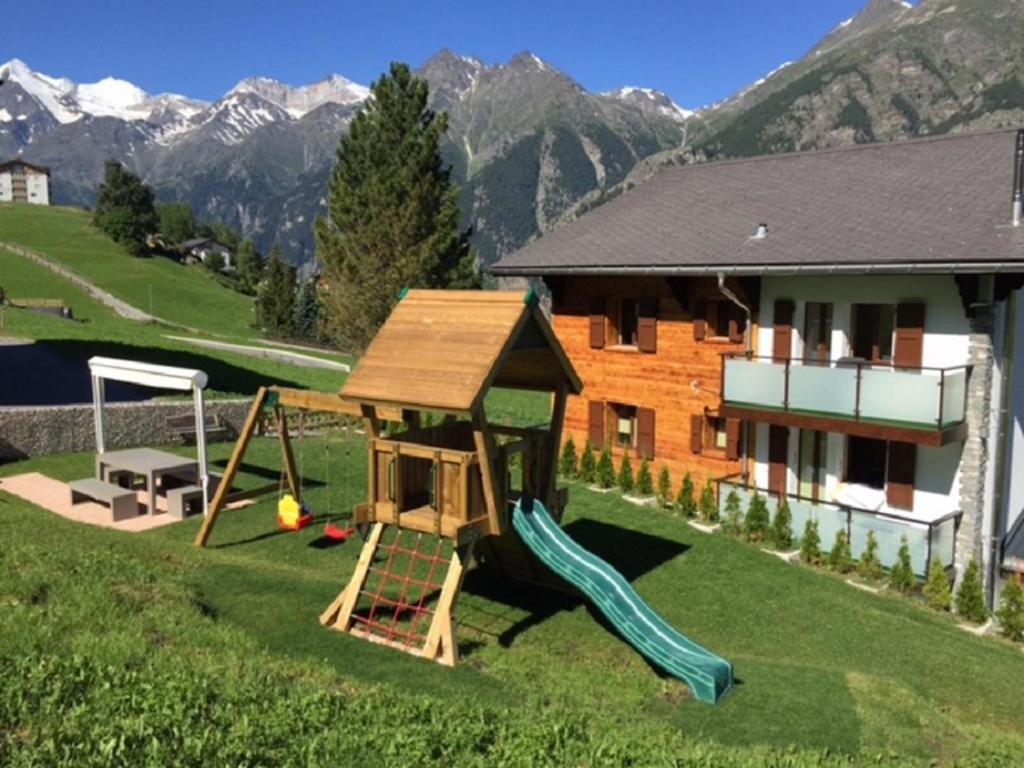Nespecifikovaný výhled na hory nebo výhled na hory při pohledu z apartmánu